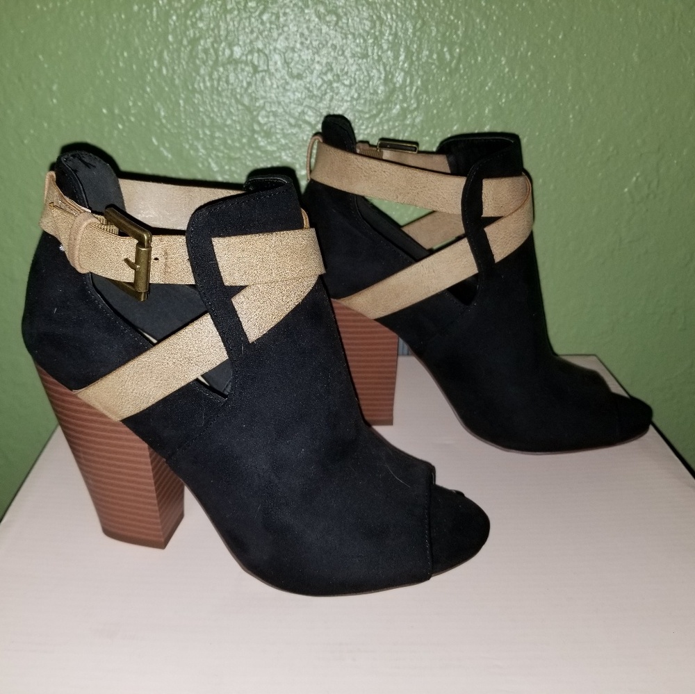 Size 7 Suede black peep toe booties